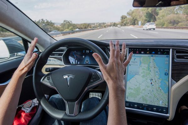 Consumer Reports concerned Tesla uses owners to test unsafe self-driving software
